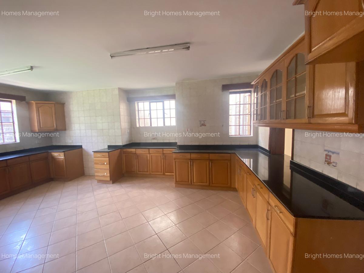 5 Bed Townhouse with En Suite in Lavington - 6