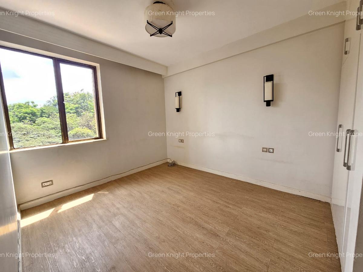 Serviced 2 Bed Apartment with En Suite in Riverside - 11