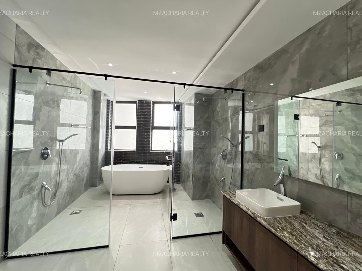 3 Bed Apartment with En Suite in Riverside - 12