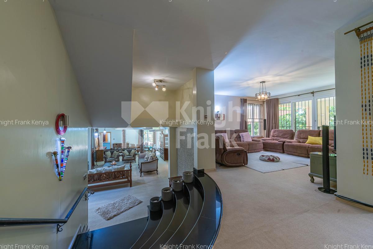 5 Bed House with En Suite at Kauria Close - 2