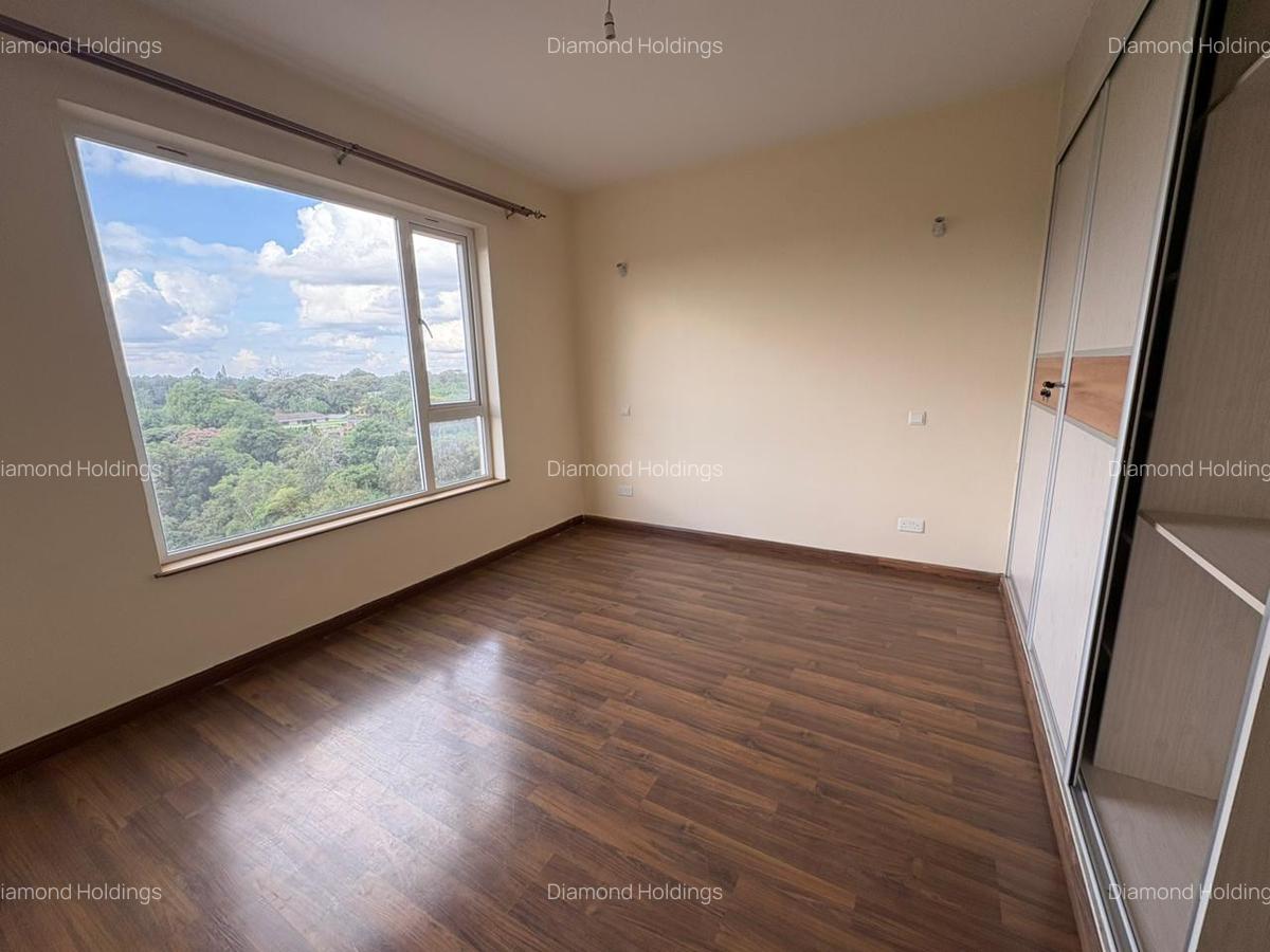 4 Bed Apartment with En Suite at Parklands - 8