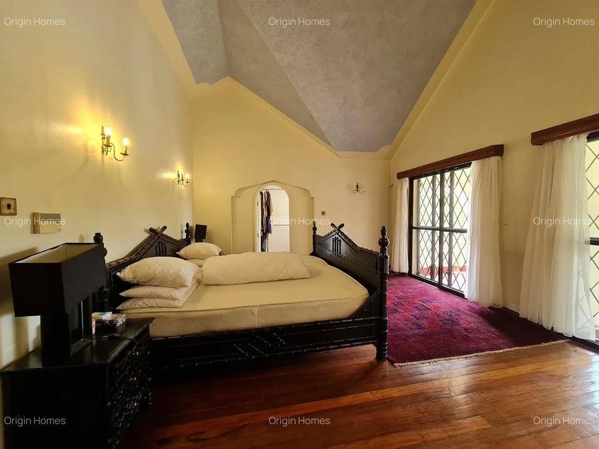 5 Bed House with En Suite at Nyari - 11