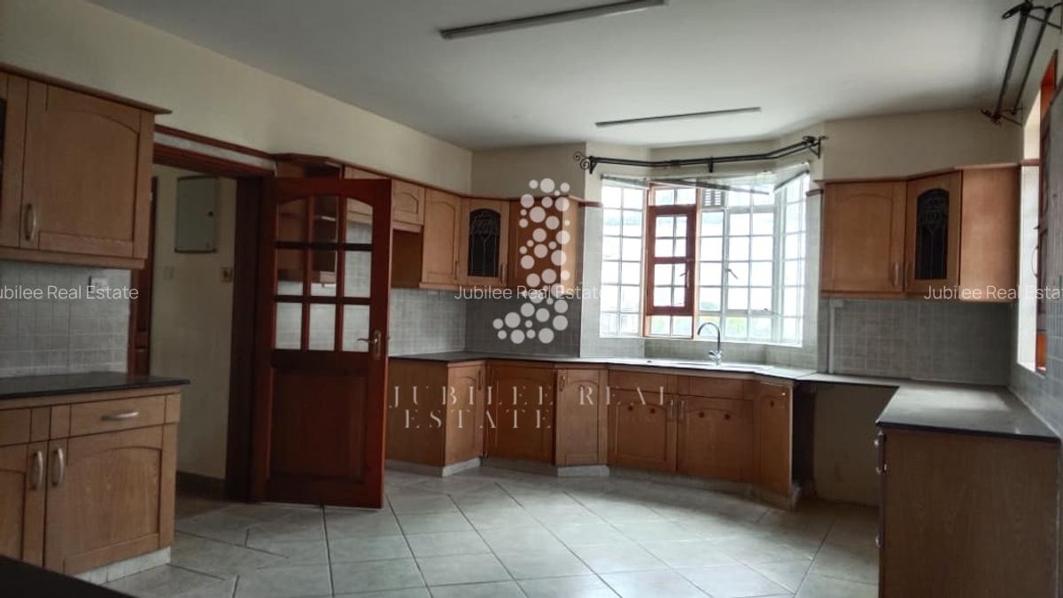 5 Bed Townhouse in Runda - 5