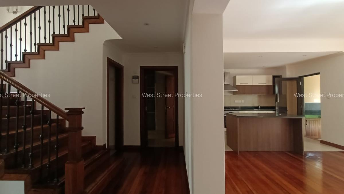 4 Bed Villa with En Suite at Lavington - 7