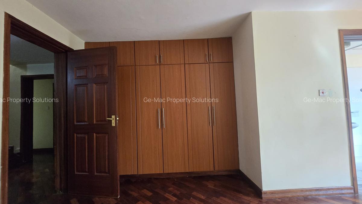 5 Bed House with En Suite in Lavington - 19