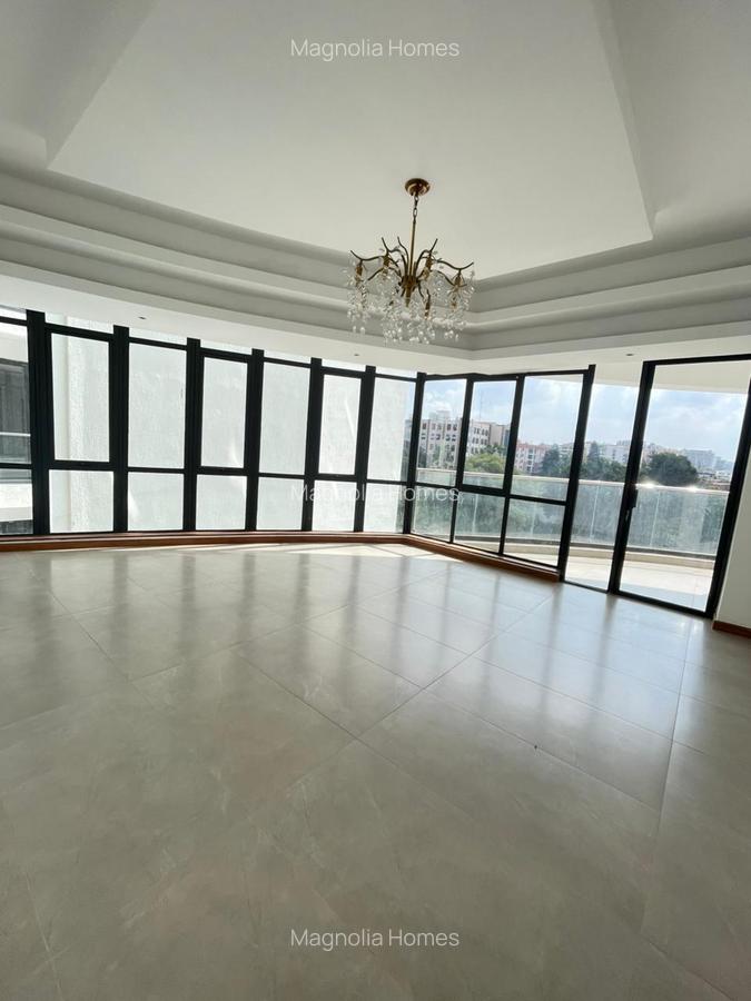 4 Bed Apartment in Riverside - 1