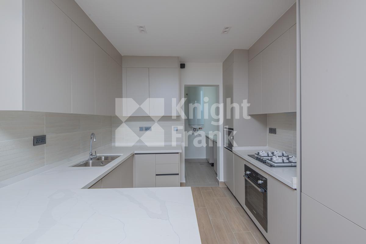 3 Bed Apartment with En Suite at Riverside Drive - 5