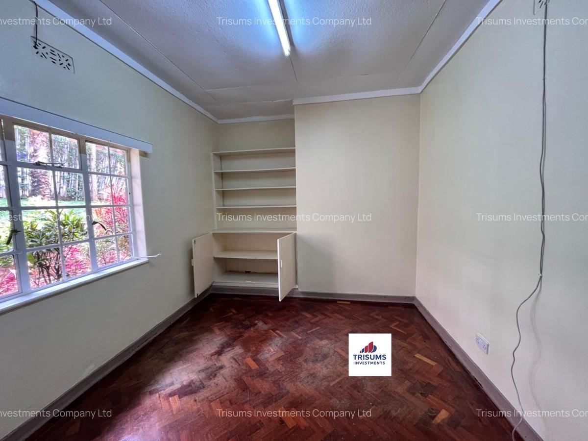 3,000 ft² Commercial Property with Service Charge Included at Pqpq+5Mc - 8