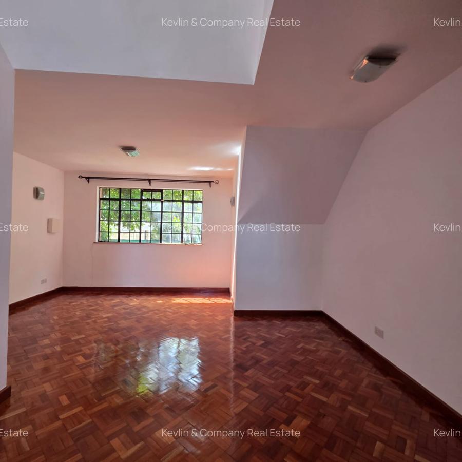 4 Bed Villa with En Suite in Lavington - 10