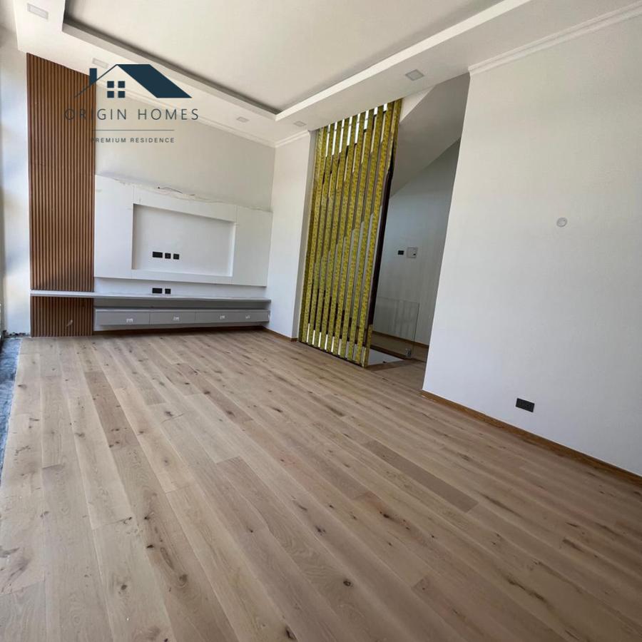 5 Bed Townhouse with En Suite at Lavington - 7