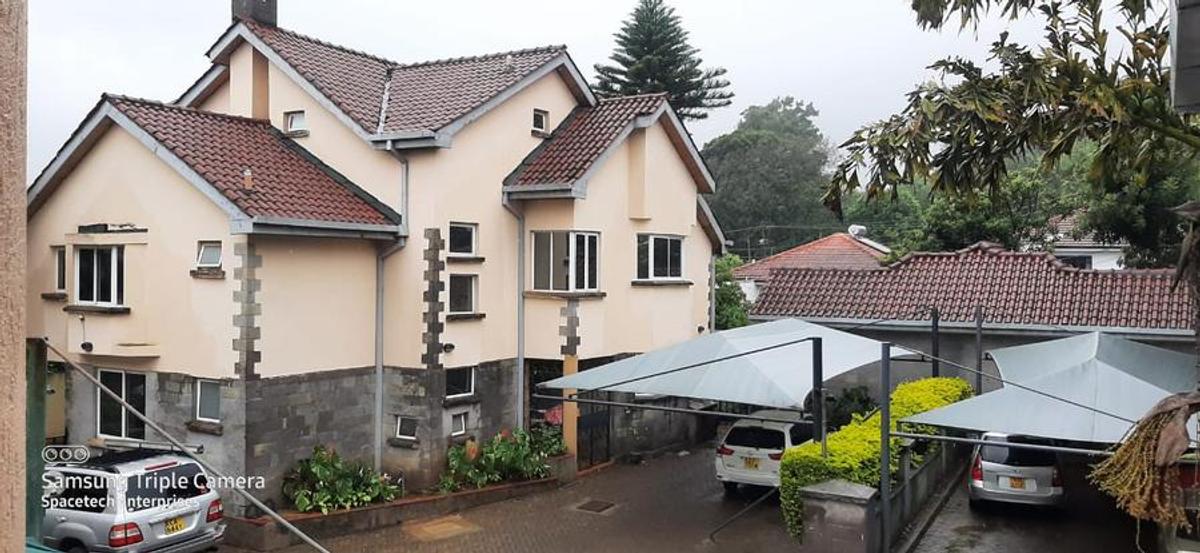 5 Bed Townhouse with En Suite in Spring Valley - 1