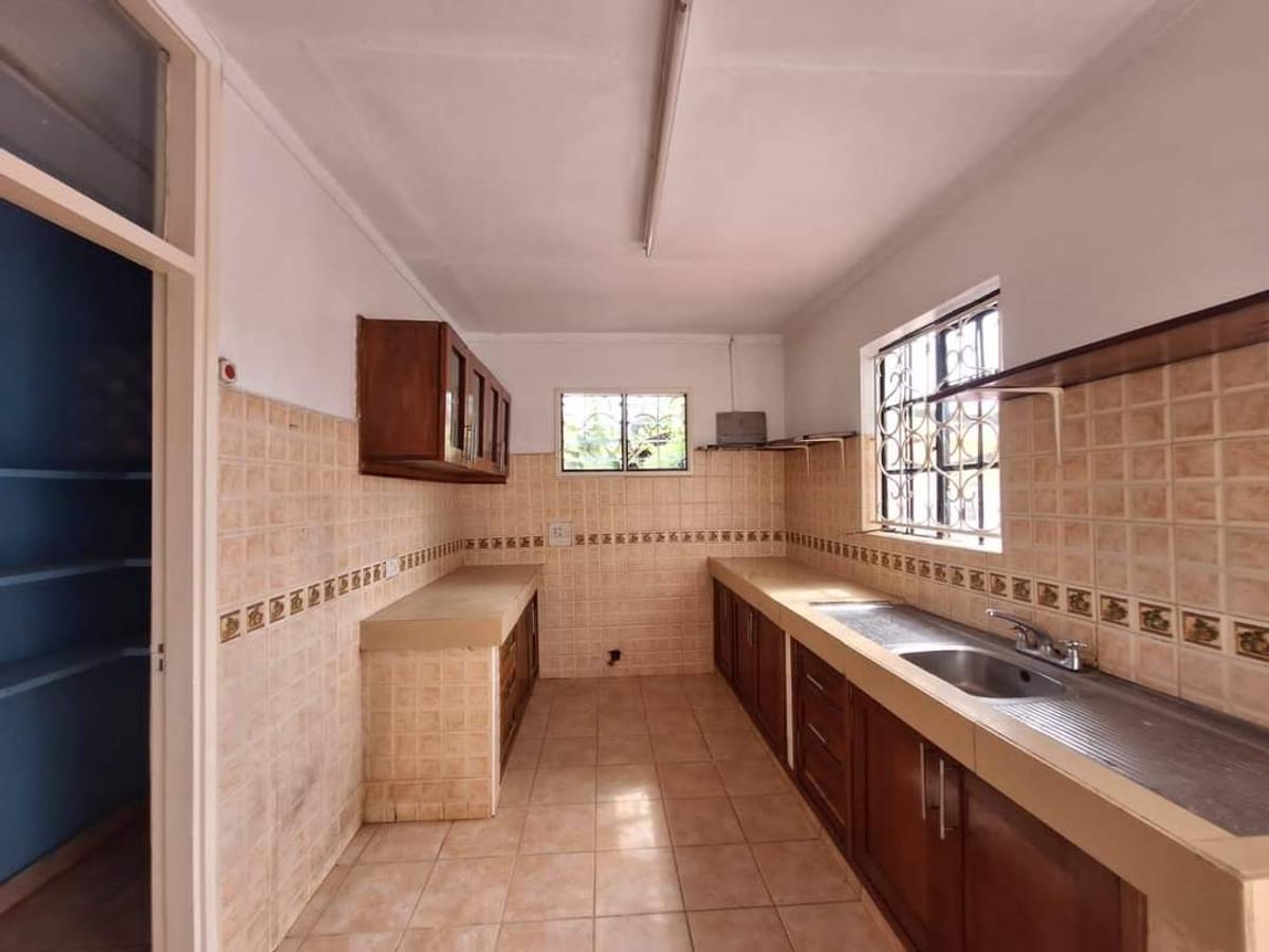 4 Bed House with En Suite in Loresho - 6