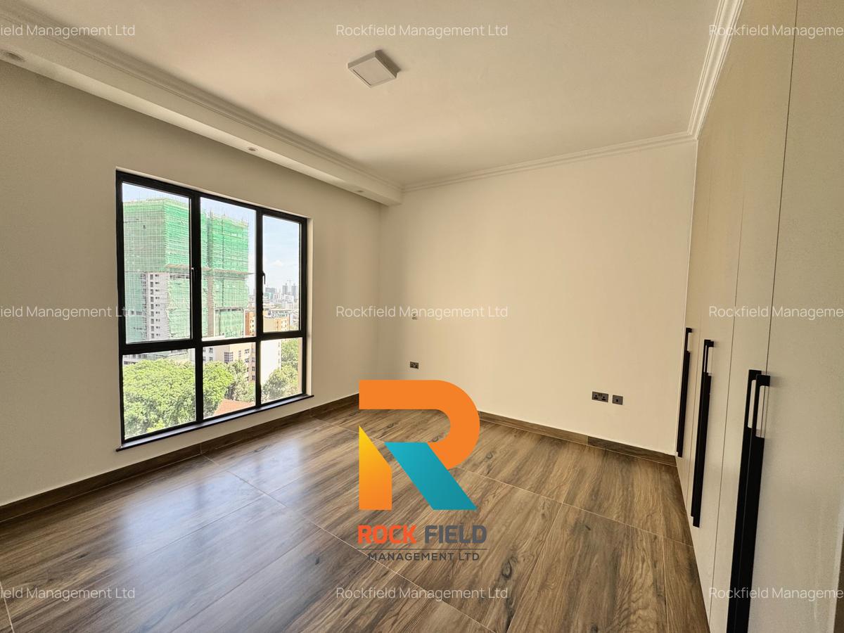 3 Bed Apartment with En Suite in Brookside - 9