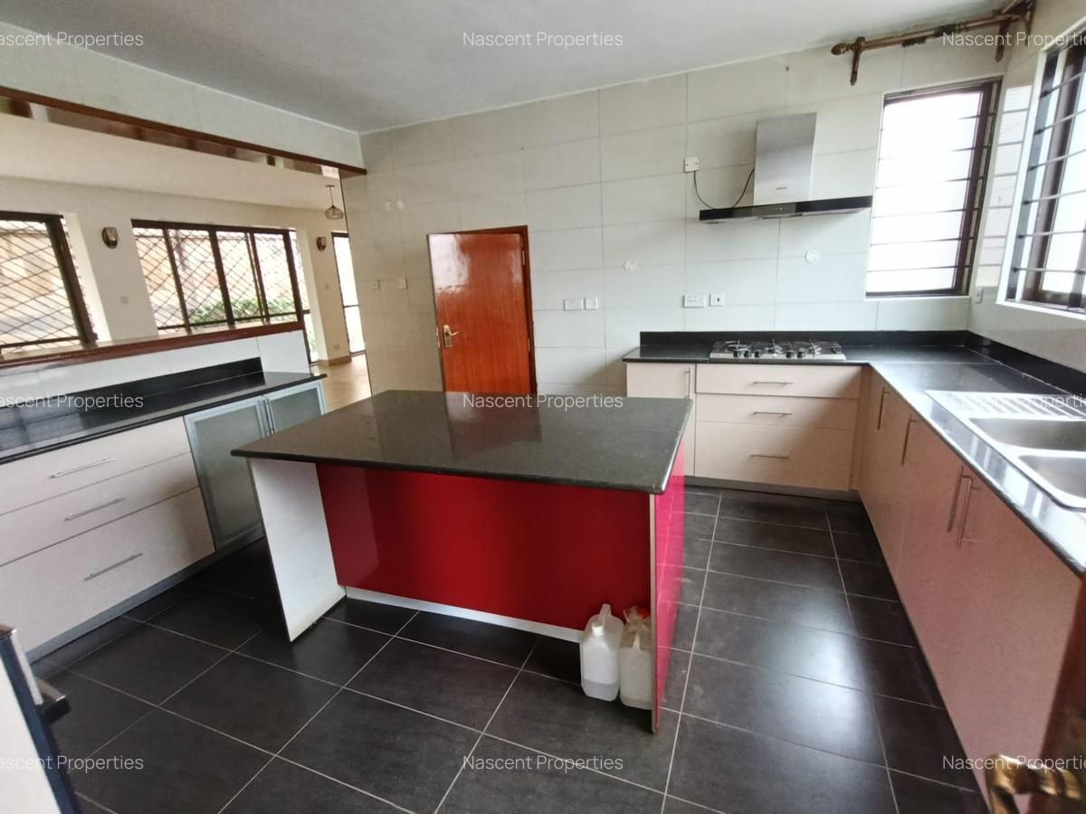 5 Bed Townhouse with En Suite in Lavington - 10