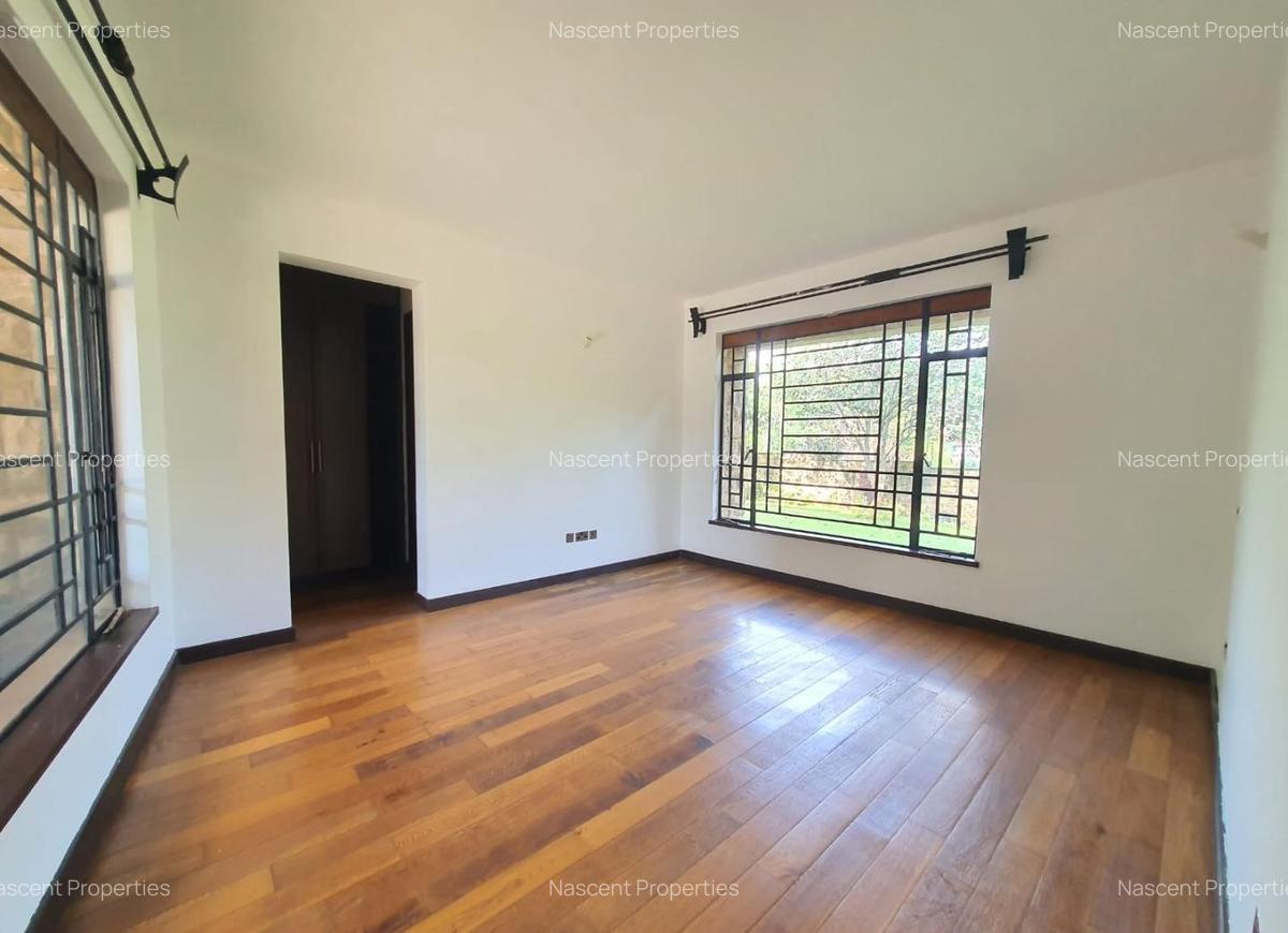 5 Bed Villa with En Suite in Lake View - 15