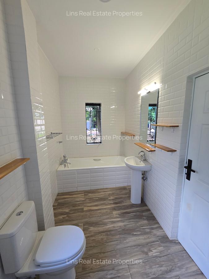 Serviced 3 Bed Apartment with En Suite in Kilimani - 15