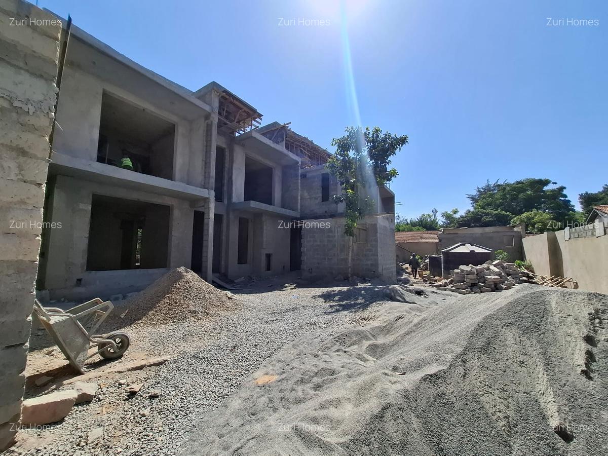 5 Bed Townhouse with En Suite in Lavington - 3