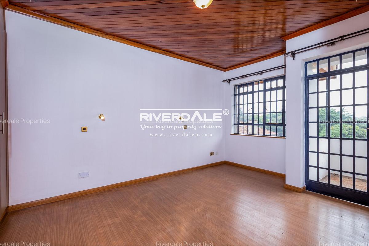 5 Bed Villa with En Suite in Lavington - 19