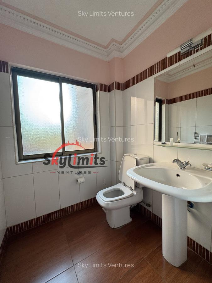 2 Bed Apartment with En Suite in State House - 10