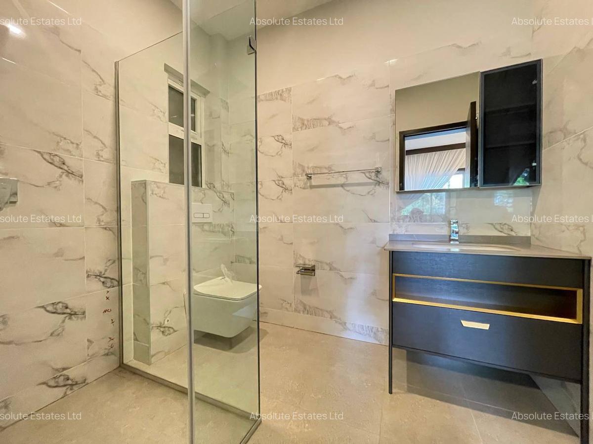 2 Bed Apartment with Gym in Riverside - 9