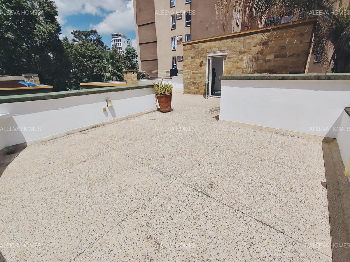 4 Bed Villa with En Suite in Riverside - 20