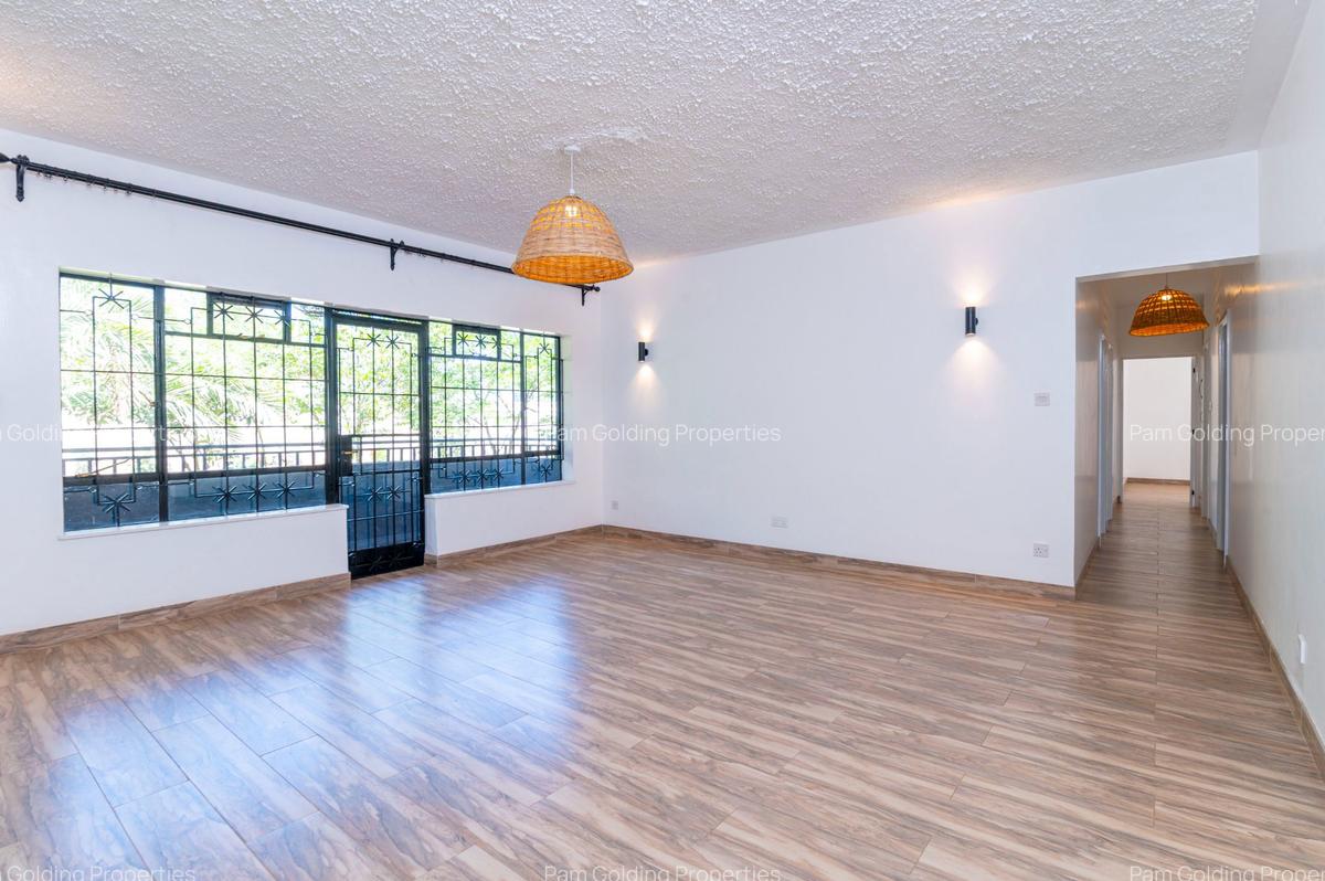 3 Bed Apartment with En Suite in Kilimani - 2
