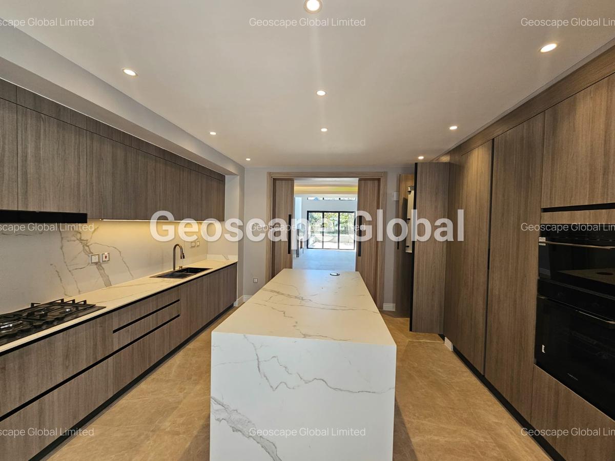 5 Bed Villa with En Suite in Runda - 6