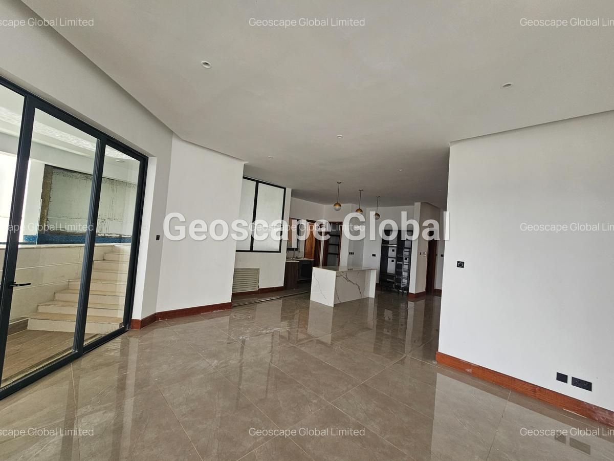 4 Bed Apartment with En Suite in Riverside - 13