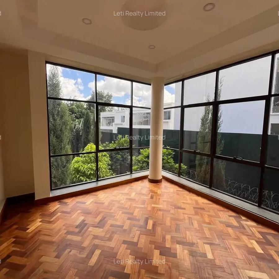 5 Bed Townhouse with En Suite in Lavington - 6