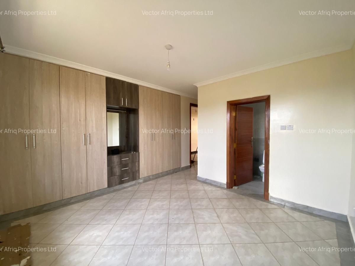 5 Bed House with En Suite in Syokimau - 11