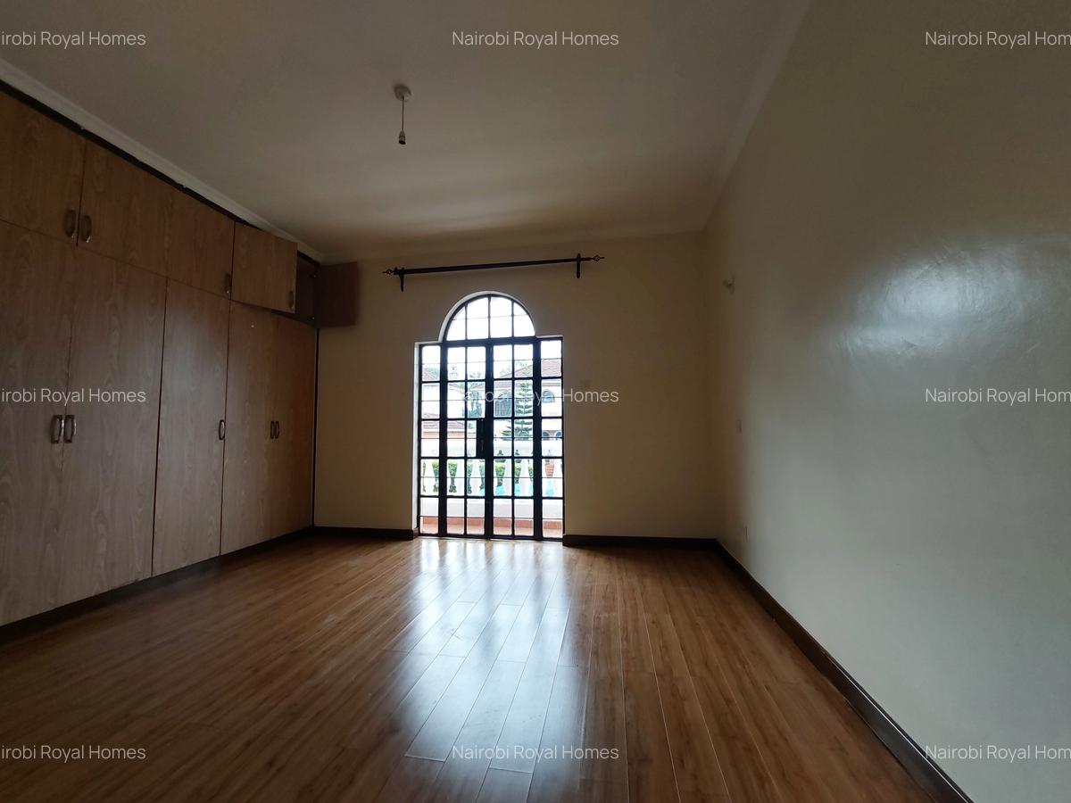 4 Bed House with En Suite at Meadows - 15