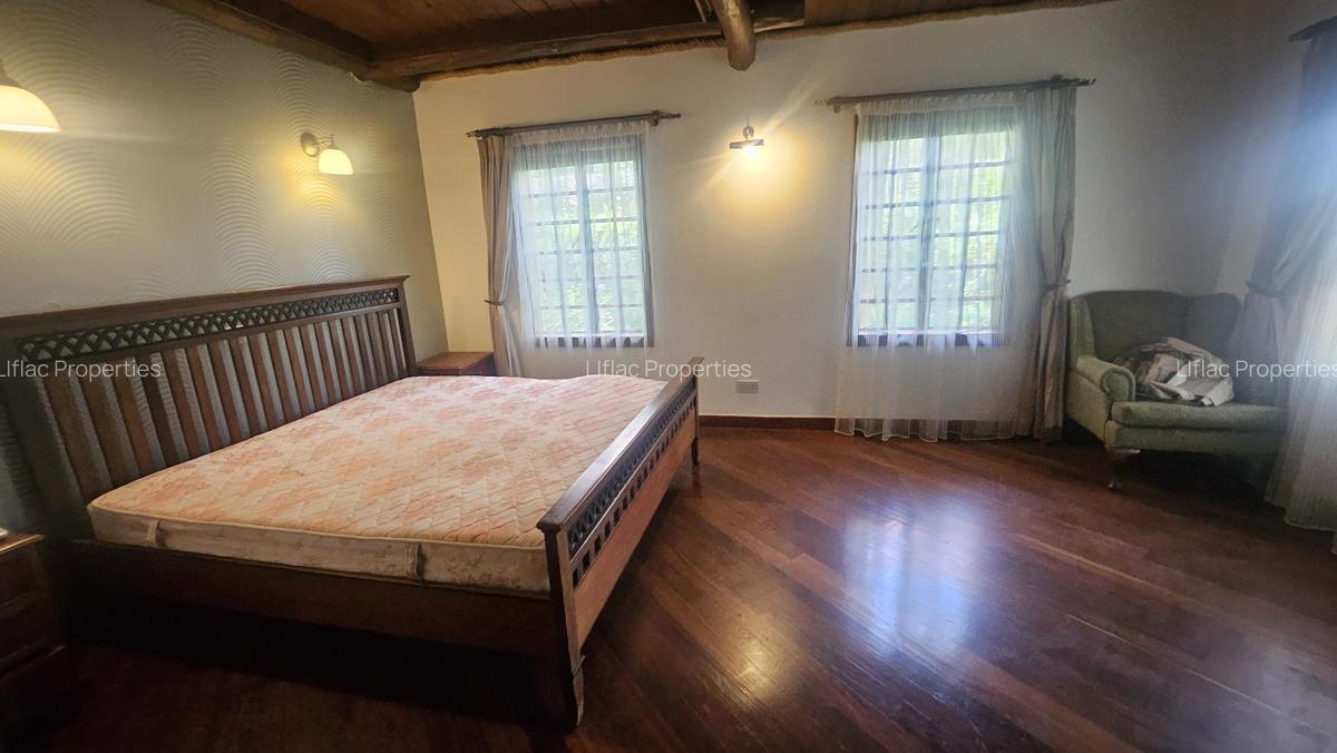 6 Bed House with En Suite in Runda - 11