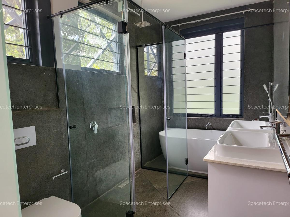 4 Bed Townhouse with En Suite in Lake View - 8
