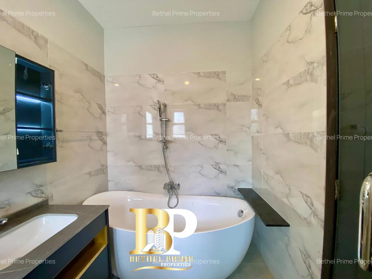 3 Bed Apartment with En Suite in Riverside - 17