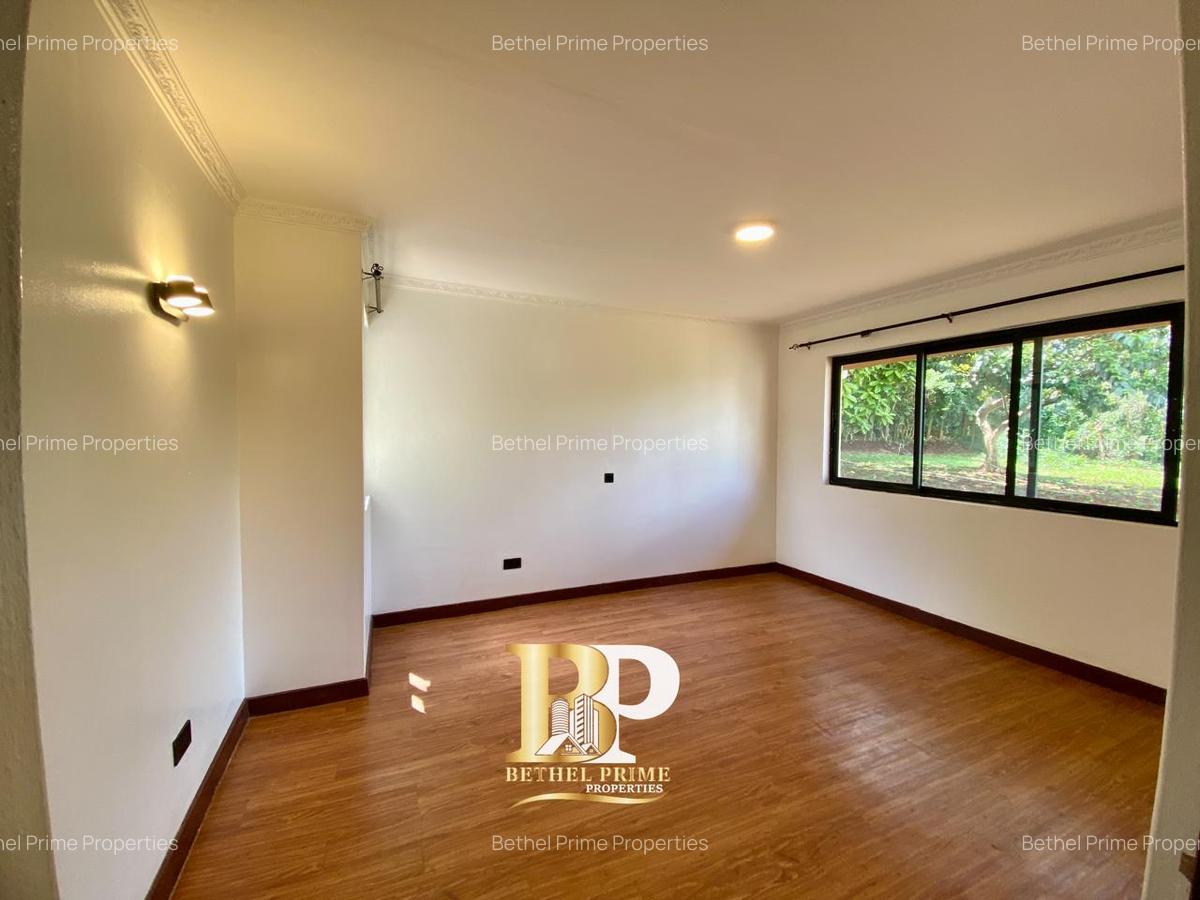 4 Bed House with En Suite at Loresho Crescent - 2