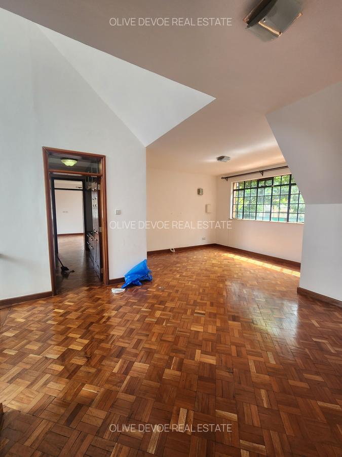 4 Bed Townhouse with En Suite in Lavington - 5