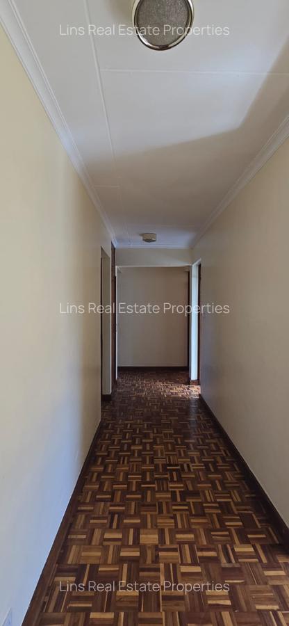 4 Bed House with En Suite in Mountain View - 19