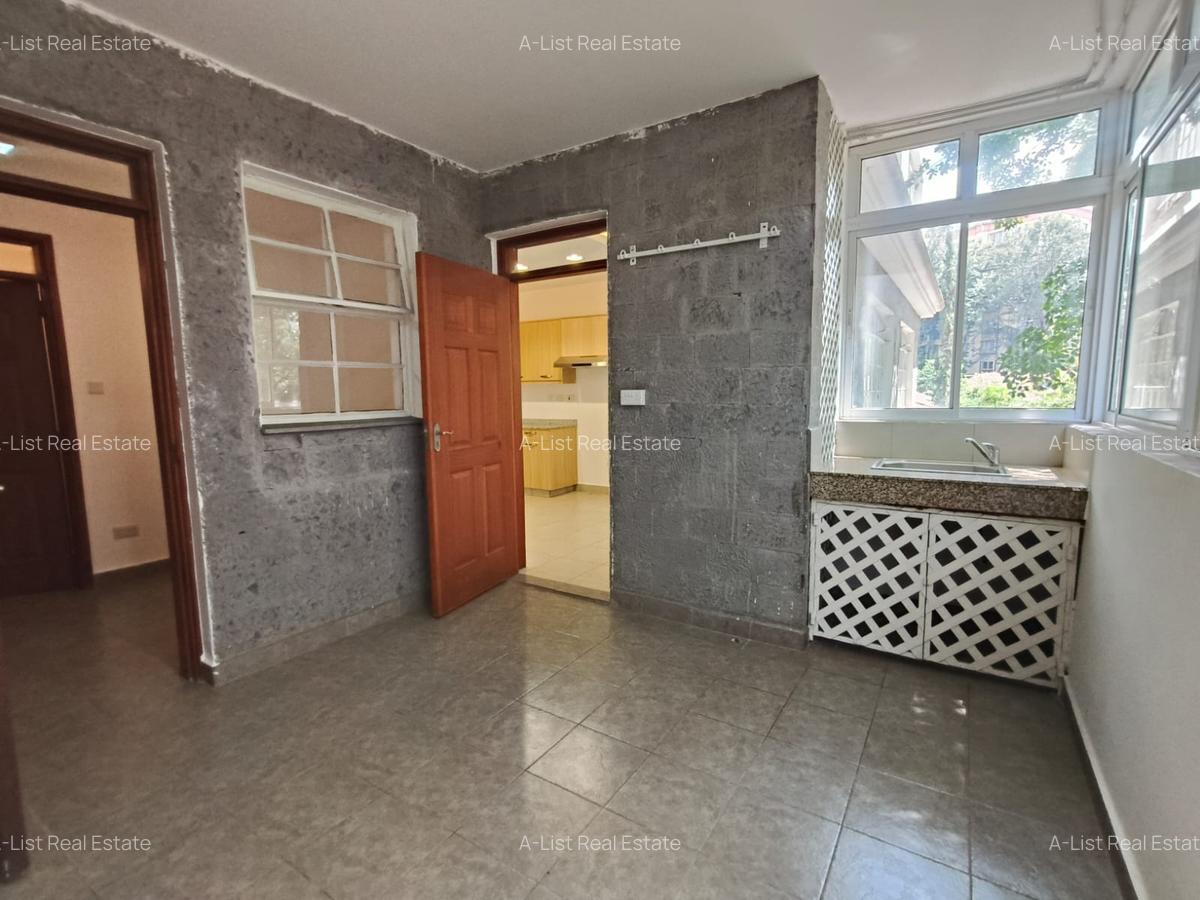 3 Bed Apartment with En Suite at Henred Road - 7