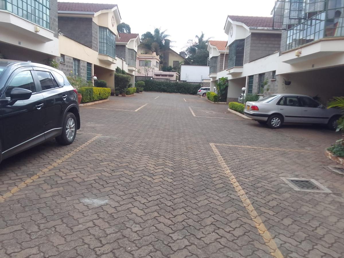 4 Bed Townhouse with En Suite in Westlands Area - 1