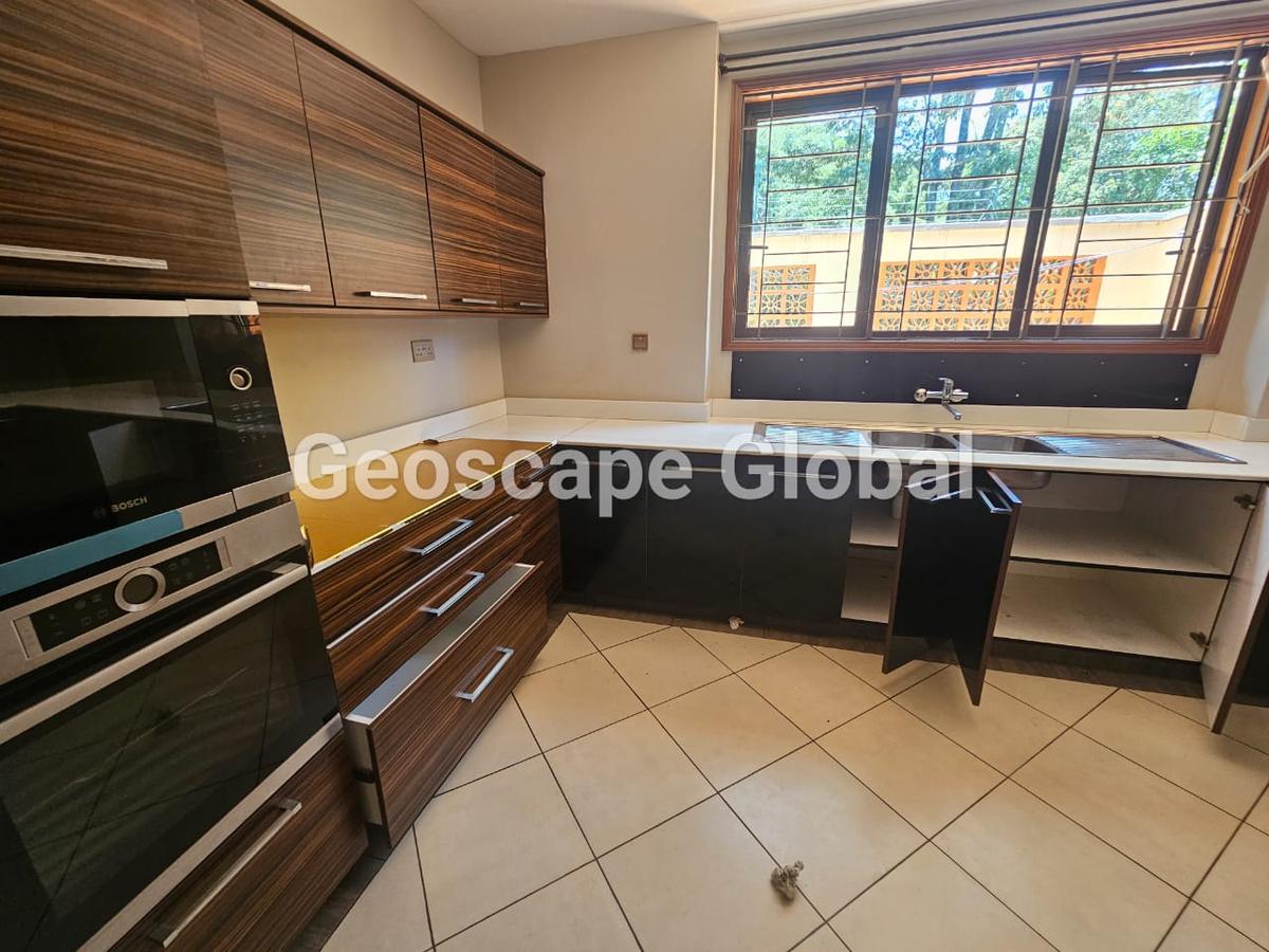 5 Bed House with En Suite in Runda - 13