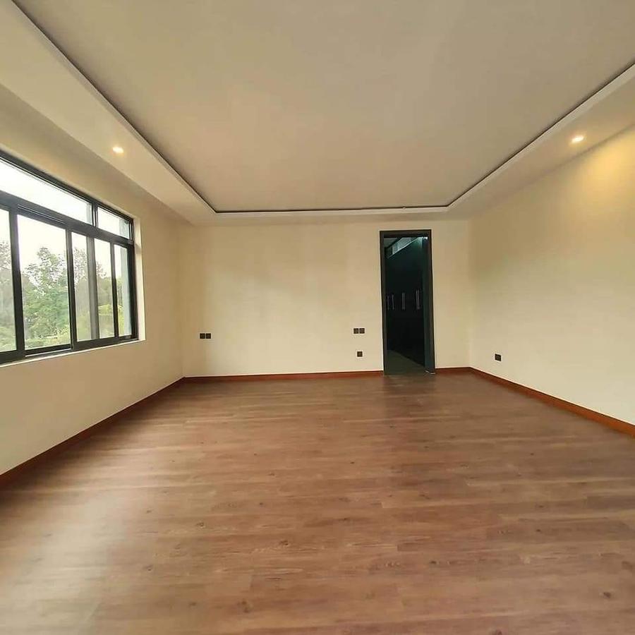 6 Bed Townhouse with En Suite at Lavington - 2