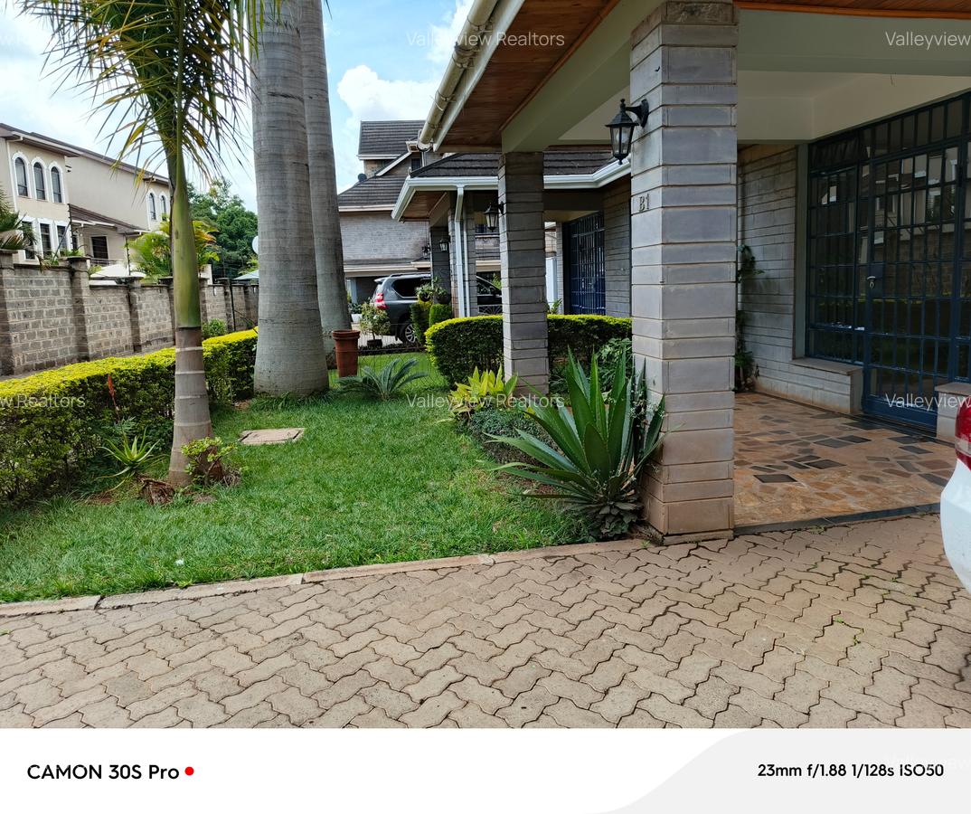 5 Bed Townhouse with En Suite at Lavington - 1