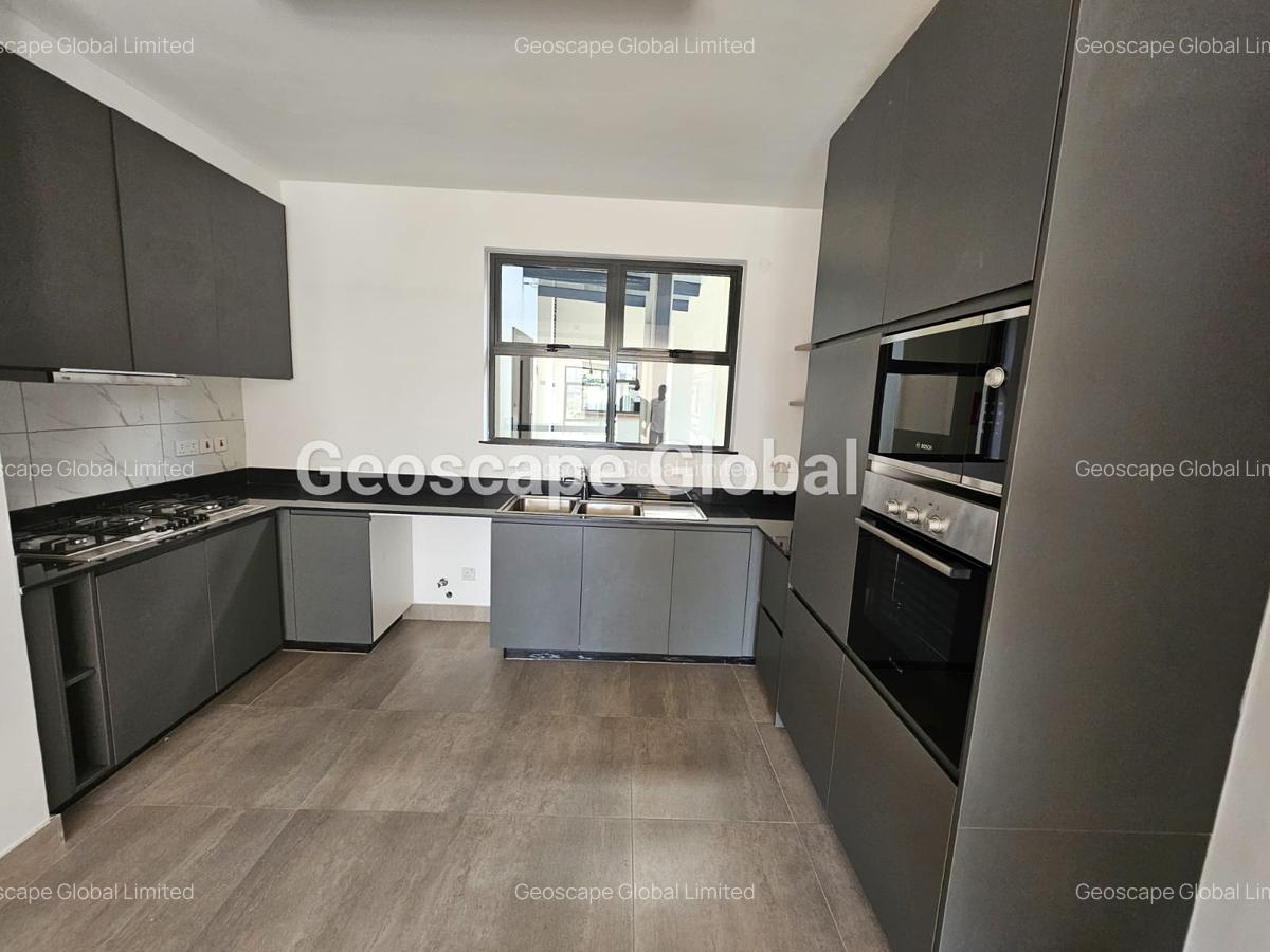 4 Bed Apartment with En Suite in Rosslyn - 9