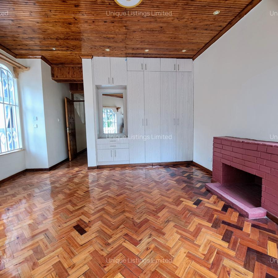 4 Bed Villa with En Suite in Spring Valley - 10