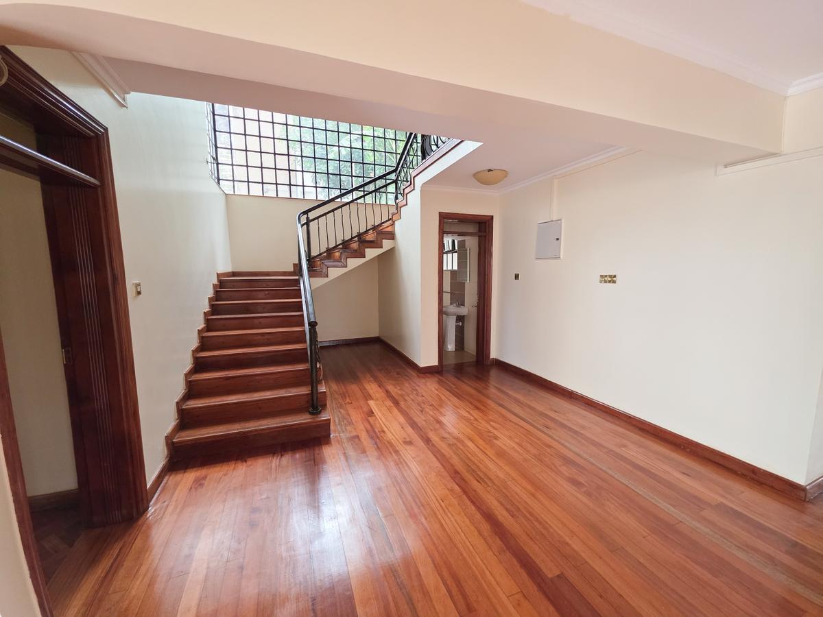 4 Bed Townhouse with Garden in Kiambu Road - 11