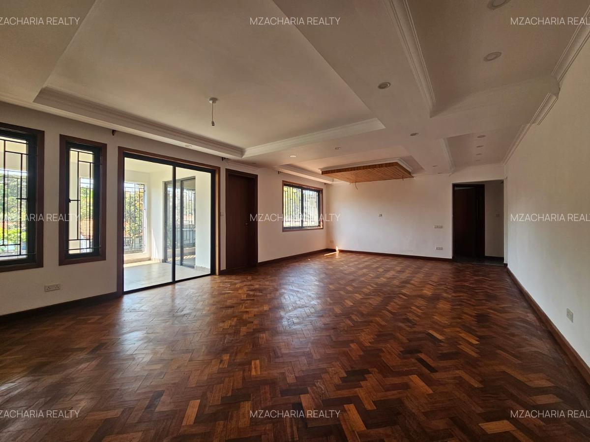 6 Bed Villa with En Suite in Lavington - 3