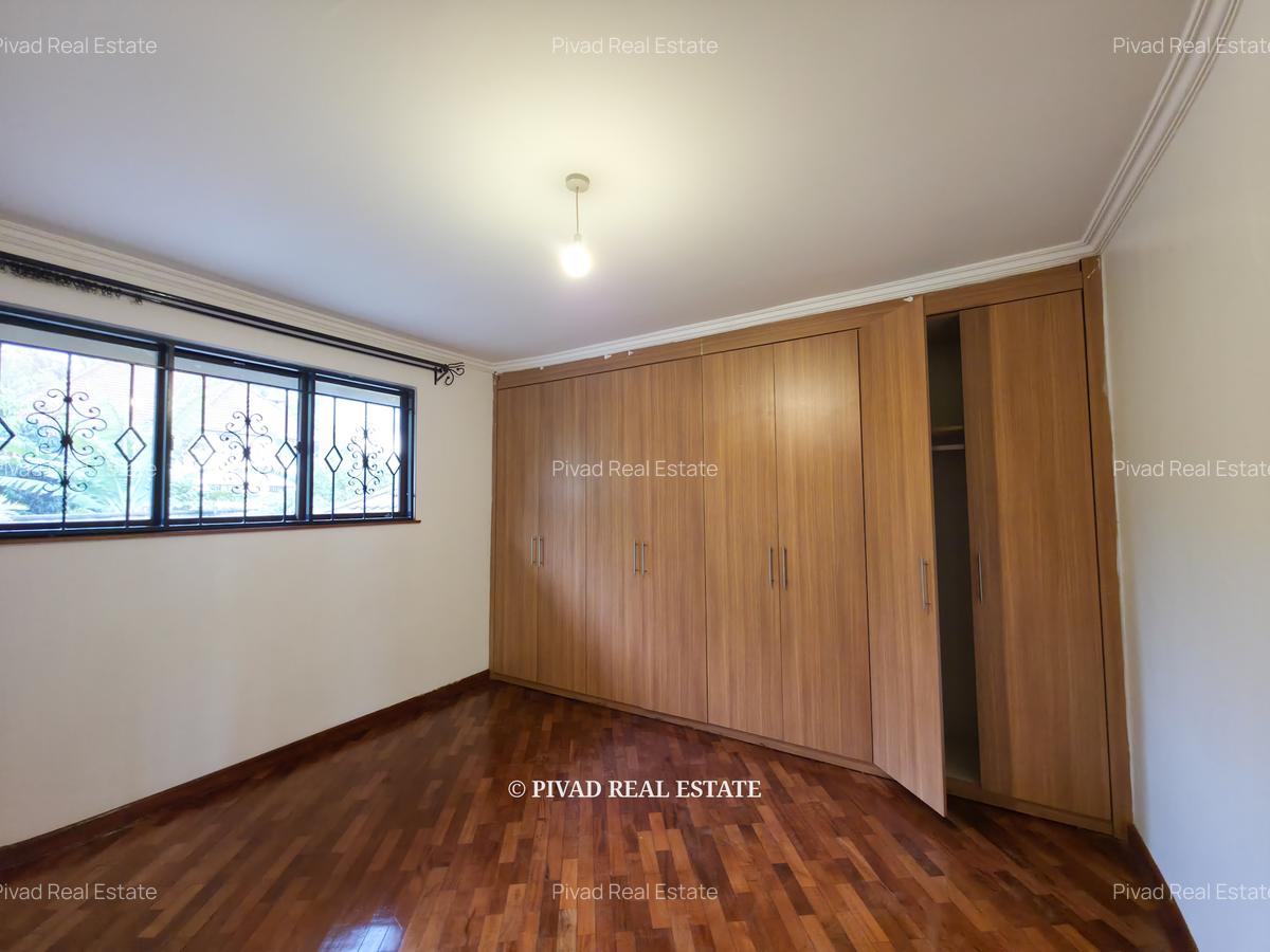 4 Bed Townhouse with Swimming Pool in Ridgeways - 11