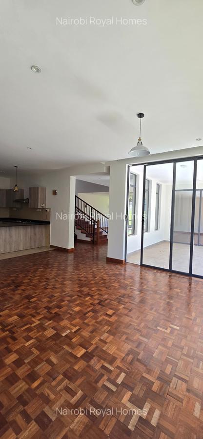 5 Bed Townhouse with En Suite at Lavington Green - 16