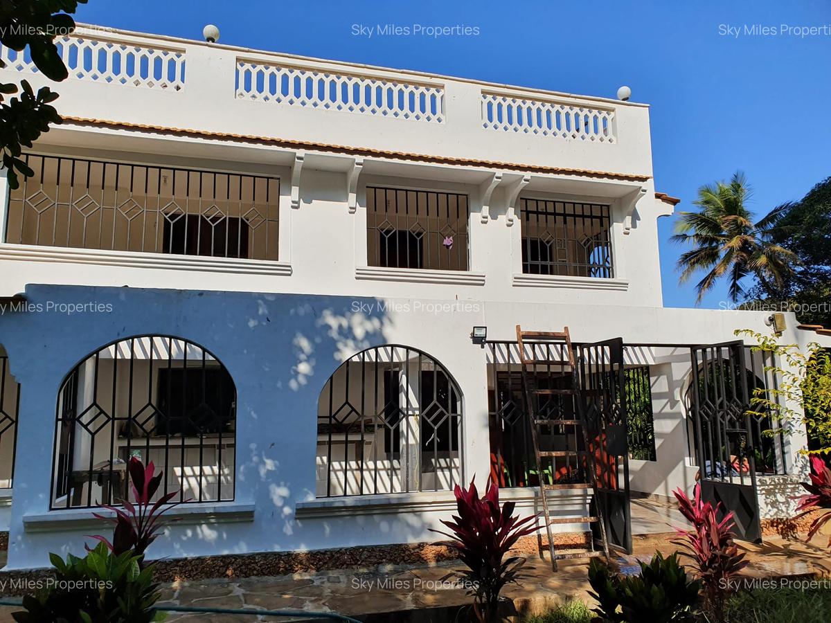 5 Bed Villa with En Suite at Galu - 3