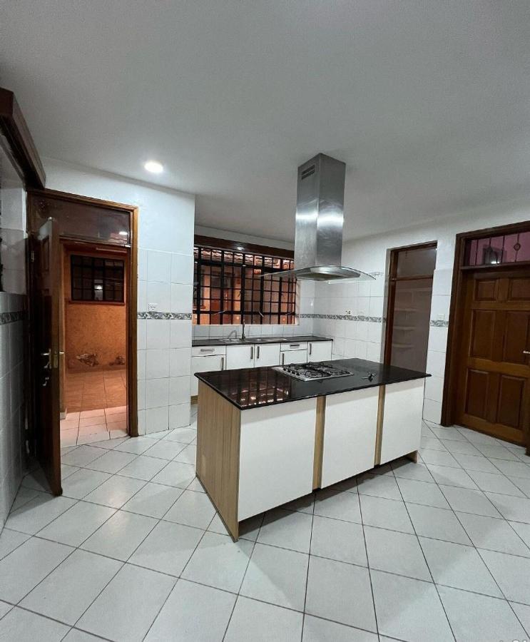 5 Bed Townhouse with En Suite at Off Othaya Road - 17